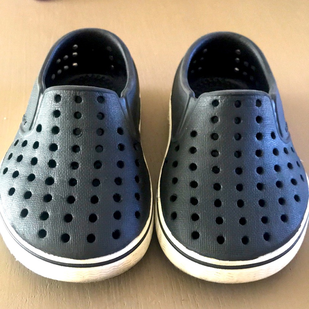 Black Native’s in good condition C5